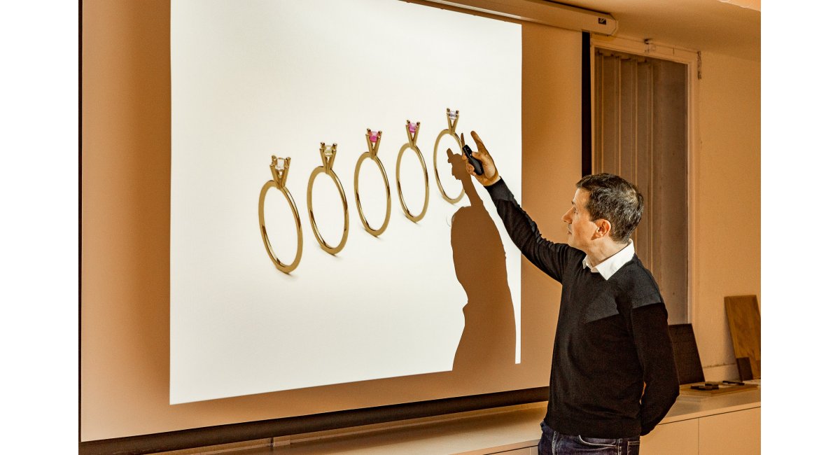 Marc Monzó presenta el solitario "IO" en primicia